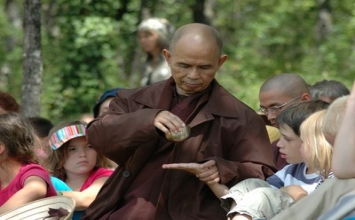 Nâng bát cơm